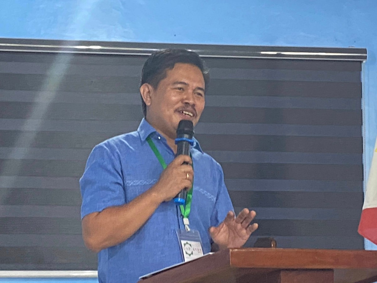 Ni Presidente ti GUMIL Filipinas Ariel Sotelo Tabag.