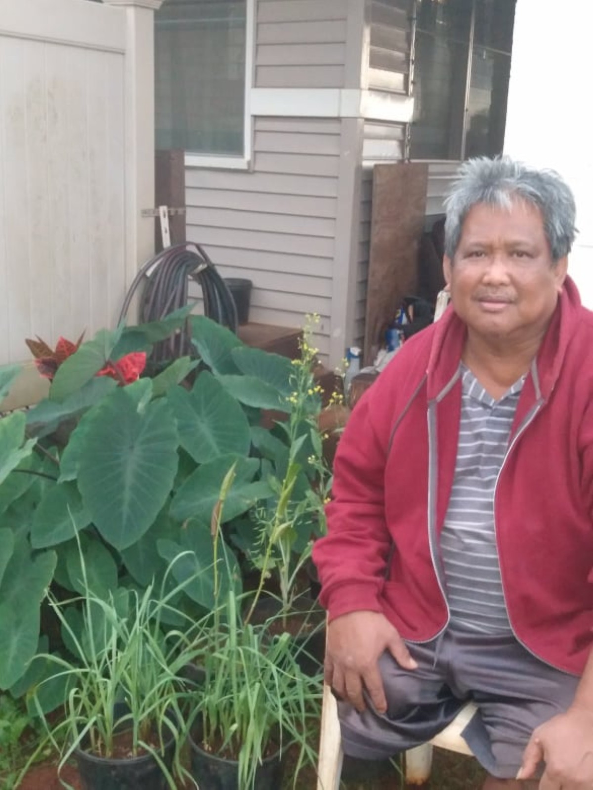 Ti autor iti yan dagiti mulana nga aba. (Rinetrato ni Miguel Escobar Arguelles)