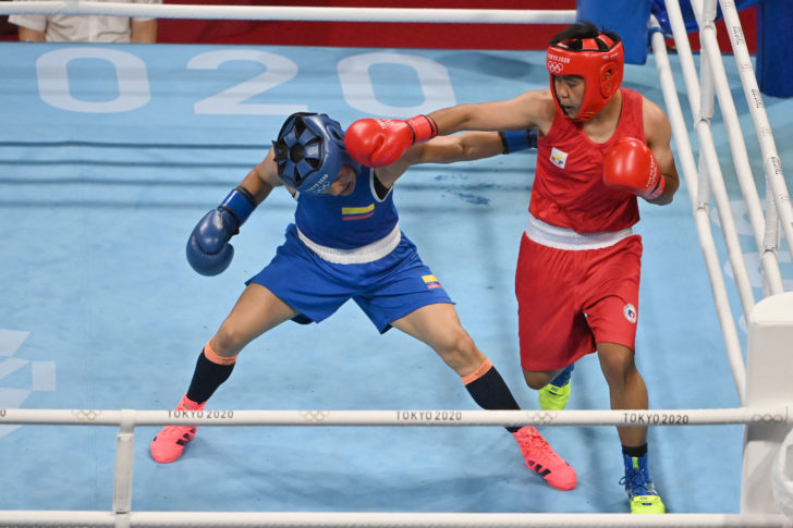 Nesthy Petecio, nakastrek iti semifinal ti boksing, sigurado a nakayalaten iti medalia kalpasan ti panangatiwna iti taga-Colombia